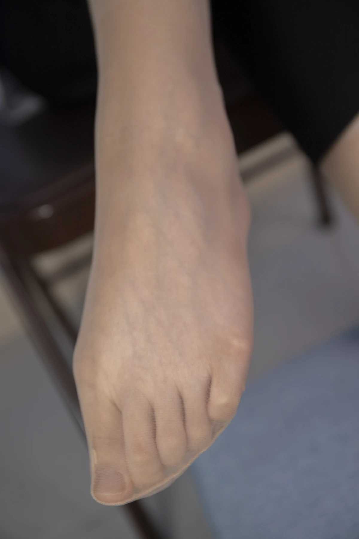 [Mzsock] NO.012 Qiqi’s sexy fleshy silk is tempting, her toes are twisting under the stockings Southern football skills#[108P]-94